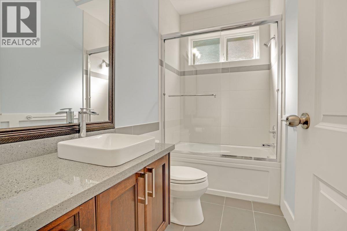 337 E 17TH STREET, North Vancouver