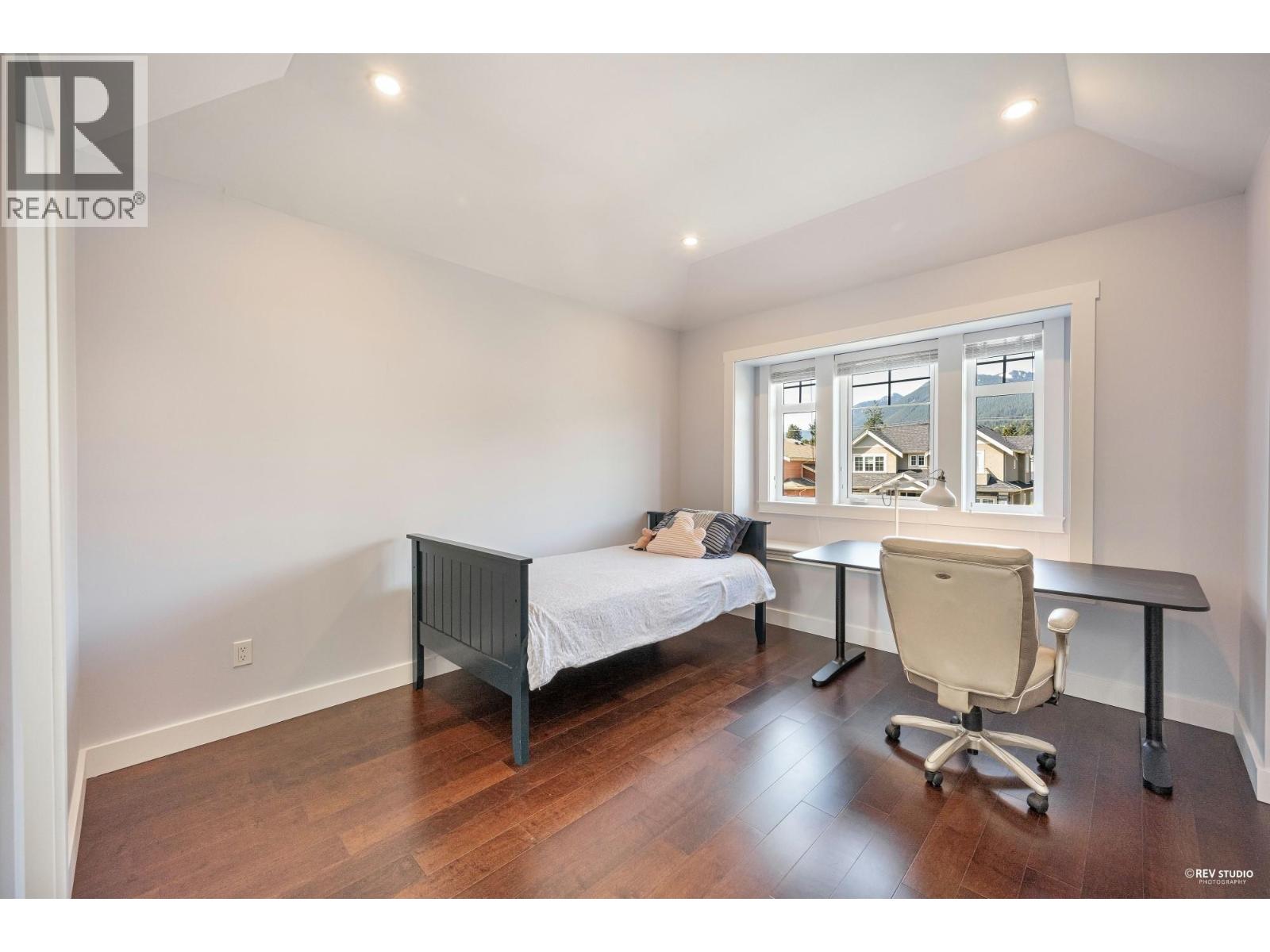337 E 17TH STREET, North Vancouver