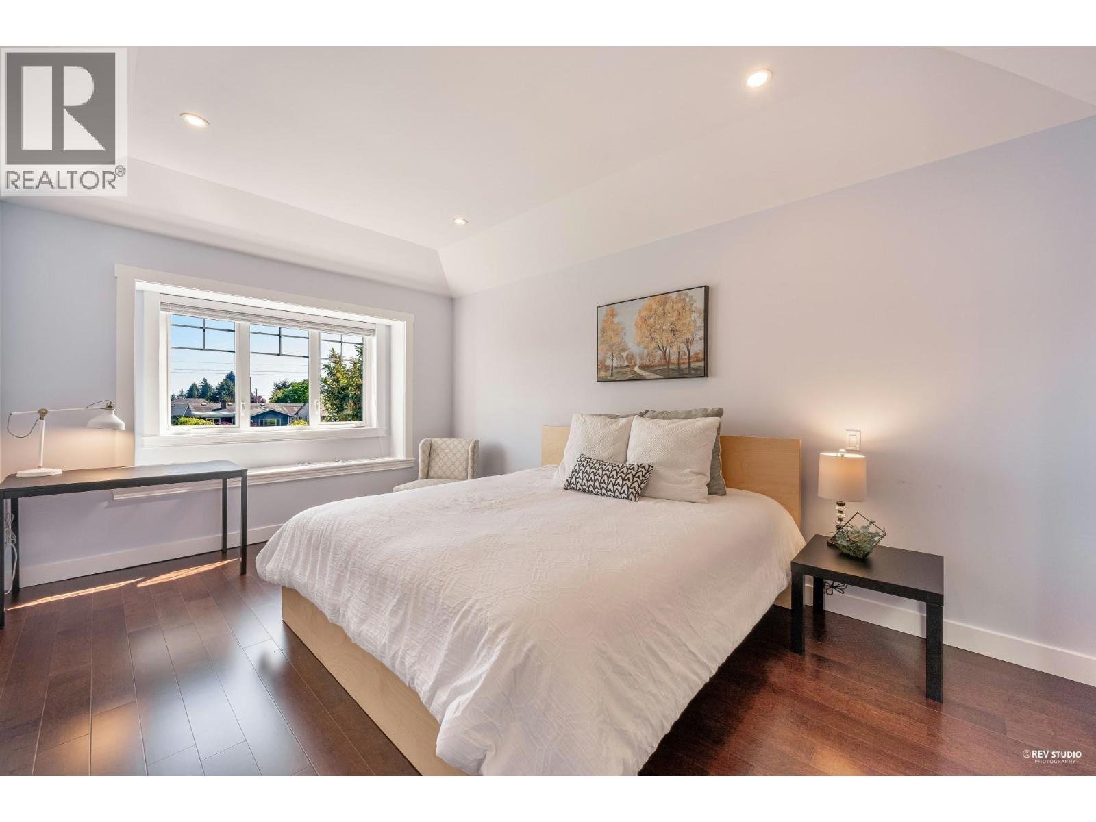 337 E 17TH STREET, North Vancouver