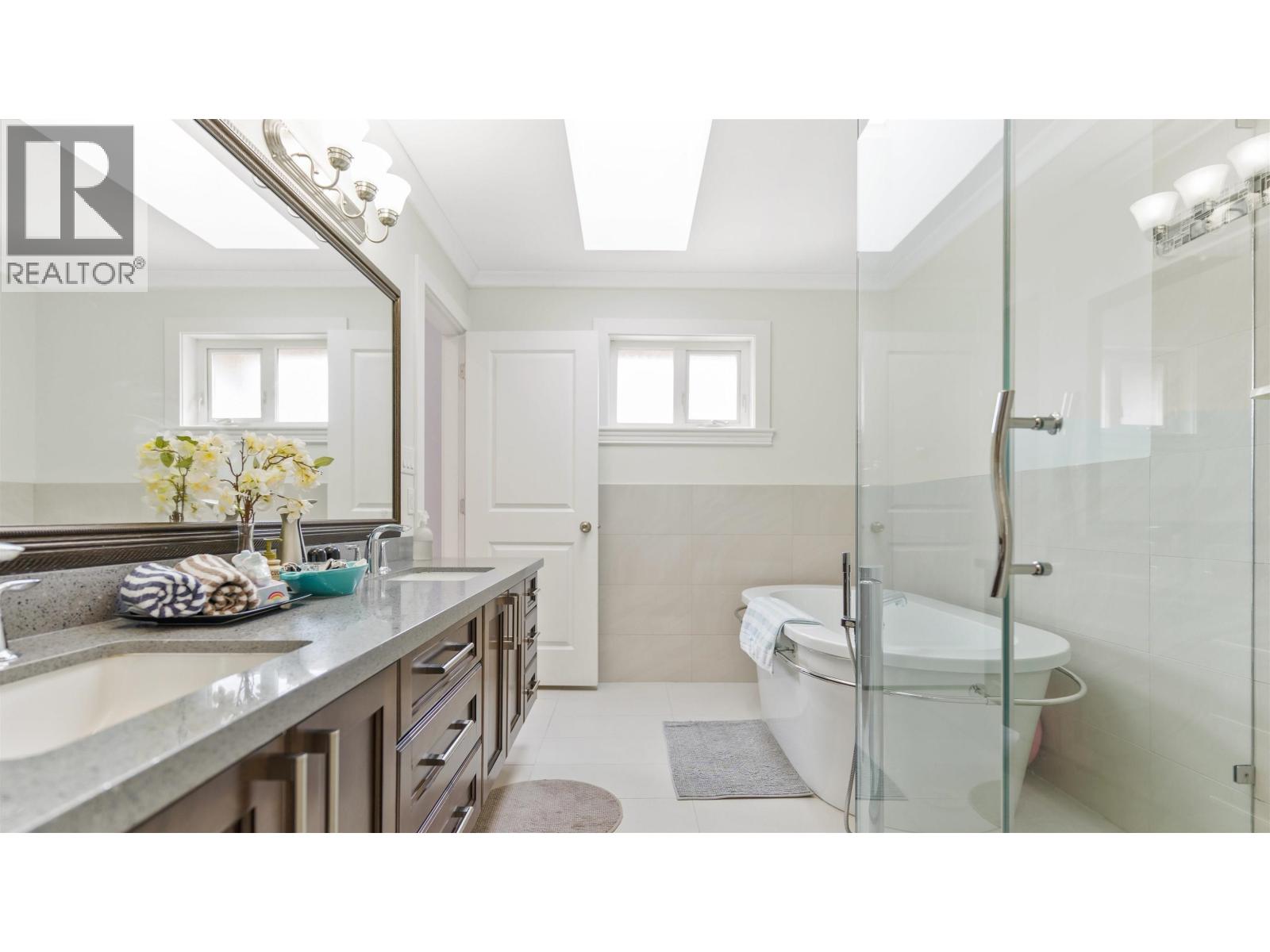 337 E 17TH STREET, North Vancouver