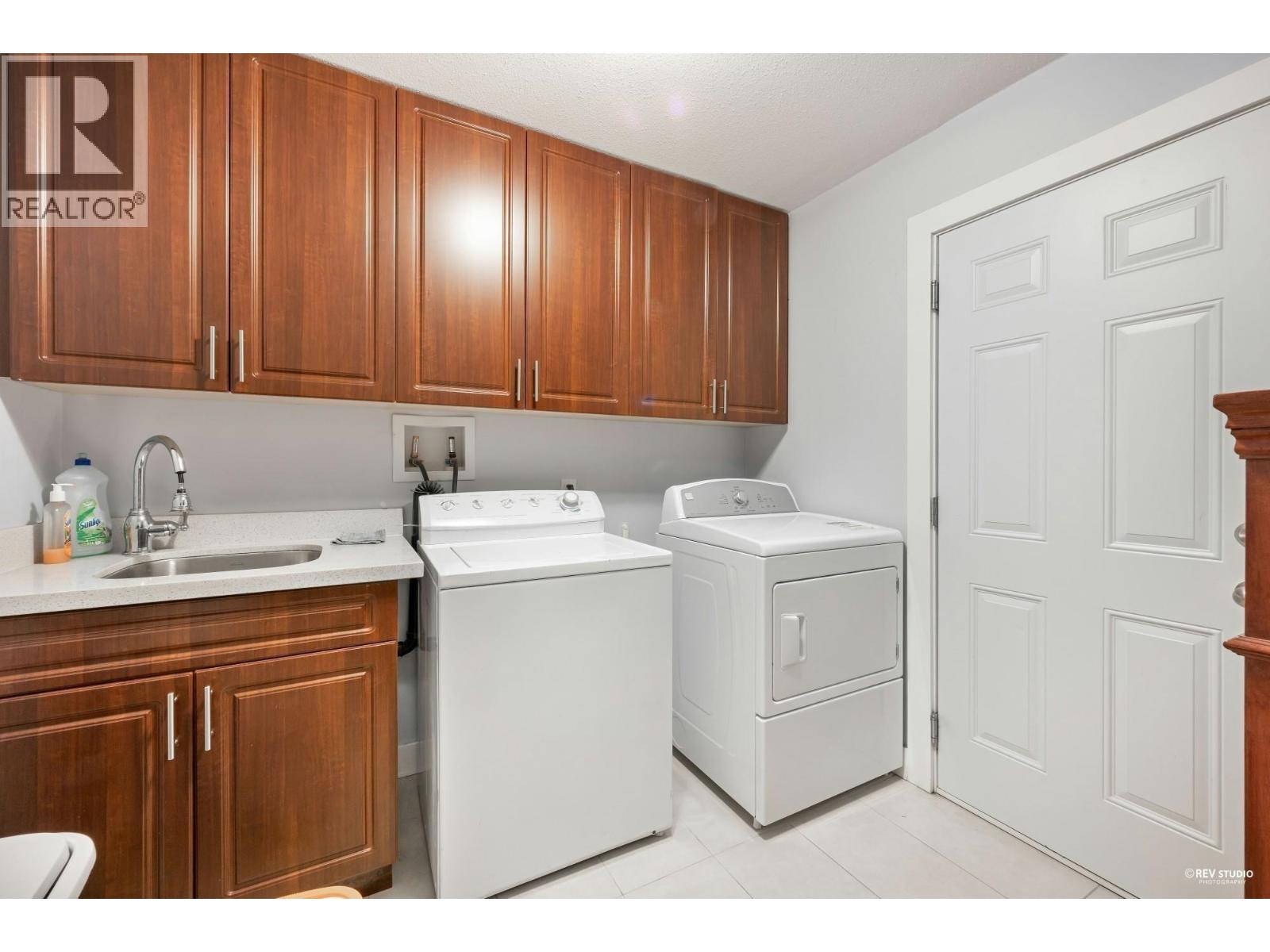337 E 17TH STREET, North Vancouver