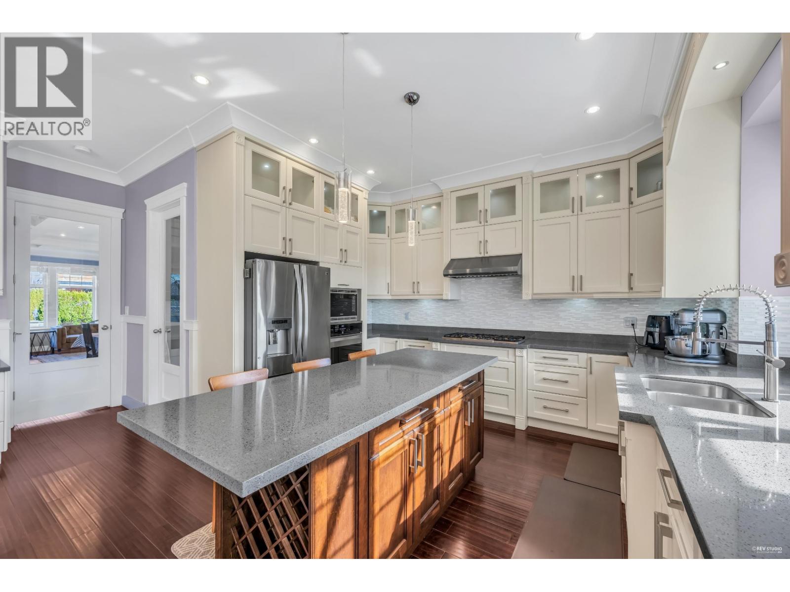 337 E 17TH STREET, North Vancouver