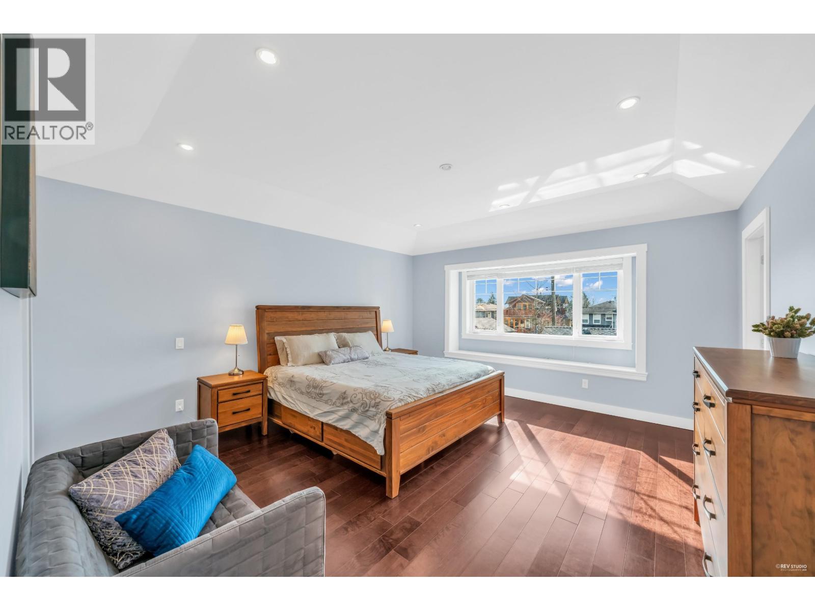337 E 17TH STREET, North Vancouver