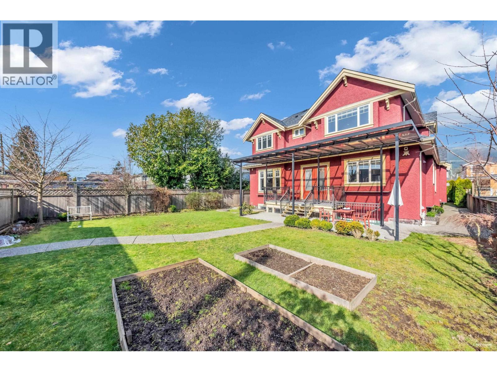 337 E 17TH STREET, North Vancouver