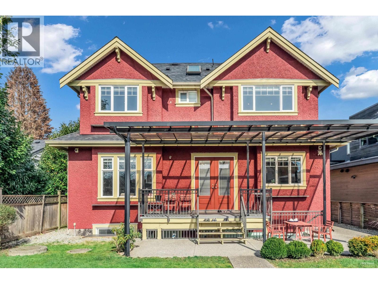337 E 17TH STREET, North Vancouver