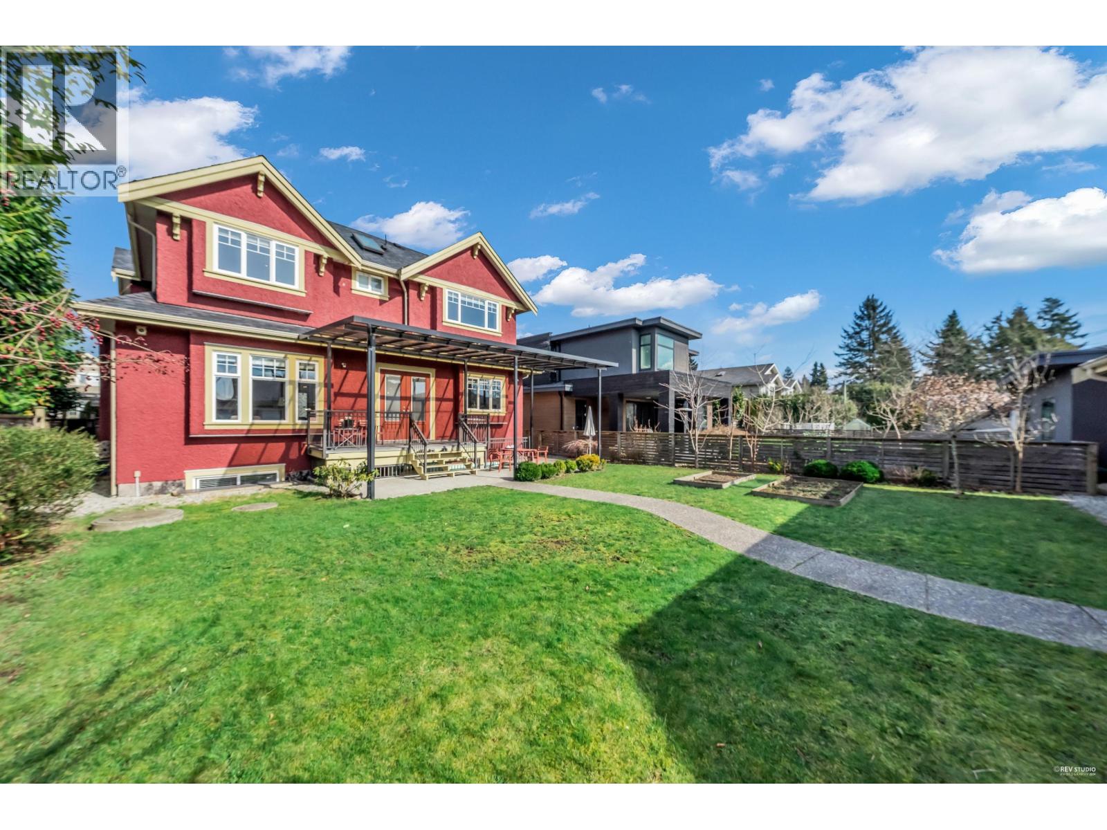 337 E 17TH STREET, North Vancouver