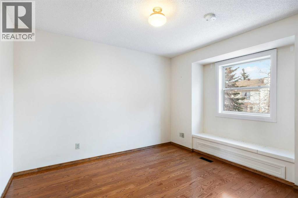 Photo 7 of 8 Edgeridge Way Nw, Calgary AB