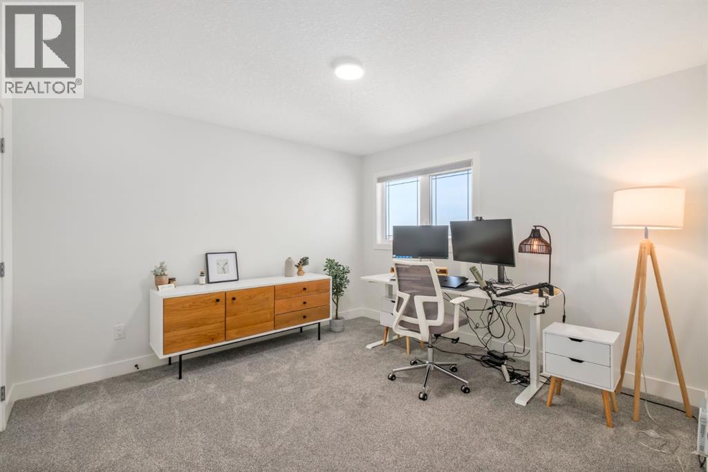 Photo 22 of 116 Sherwood Crescent Nw, Calgary AB