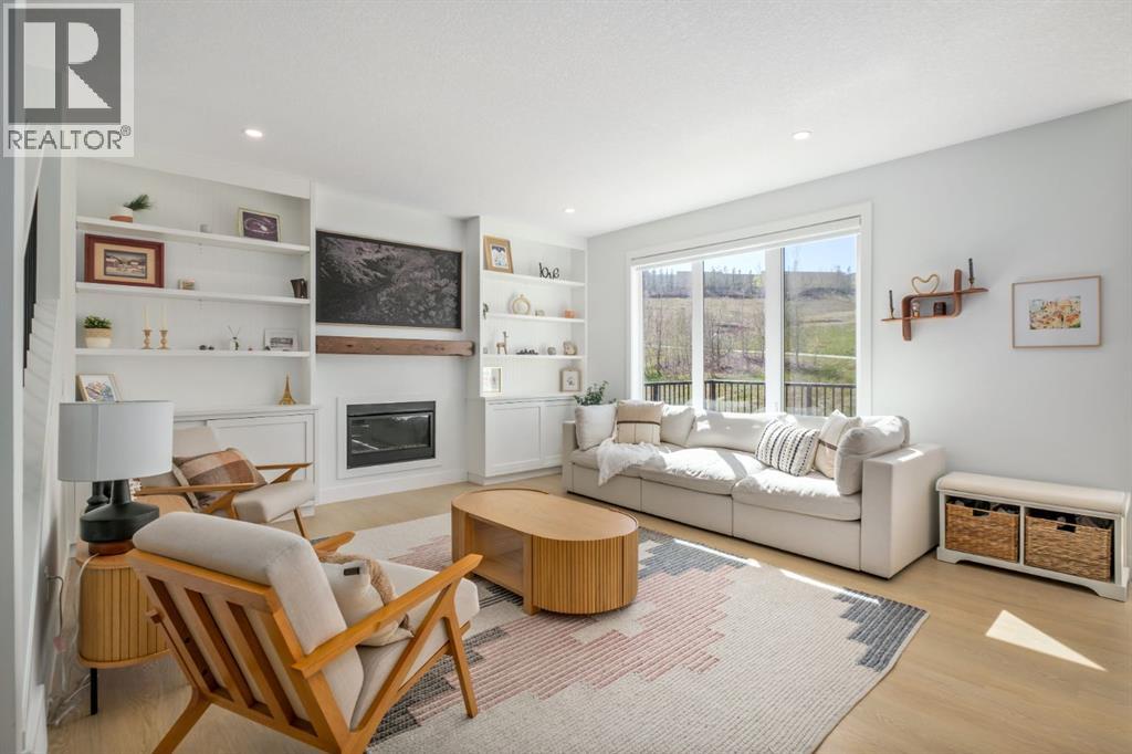 Photo 9 of 116 Sherwood Crescent Nw, Calgary AB