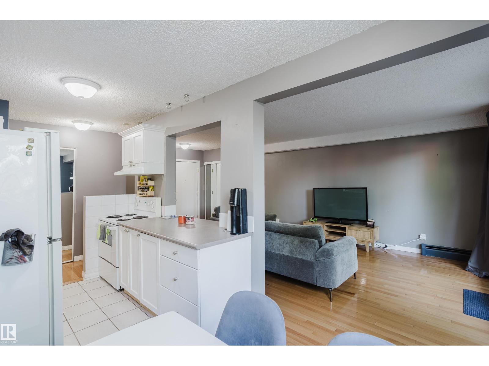 Photo 12 of 106 11217 103 Av Nw, Edmonton AB