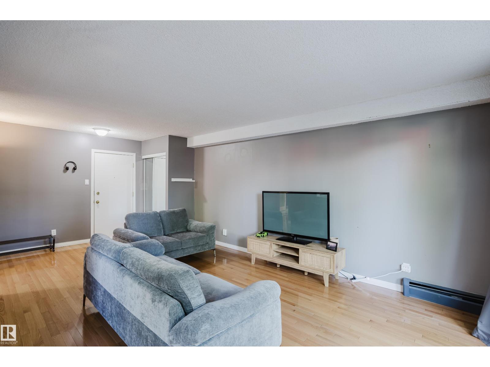 Photo 8 of 106 11217 103 Av Nw, Edmonton AB