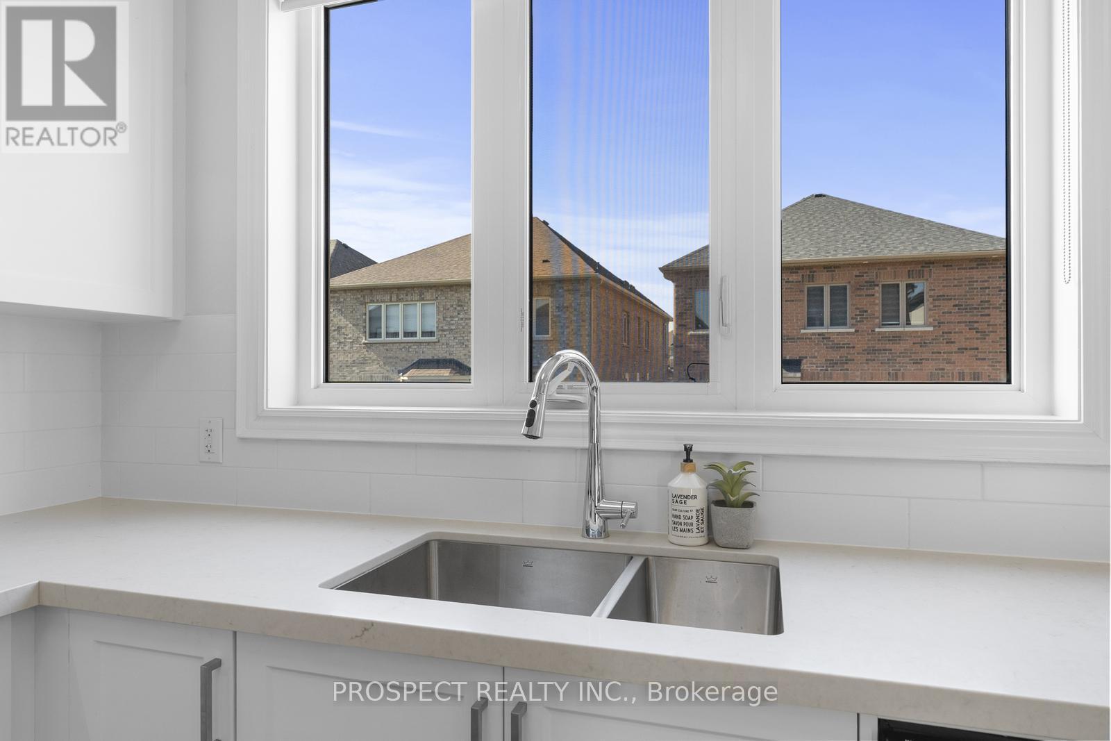 Photo 18 of 42 Ryerson Drive, Vaughan ON