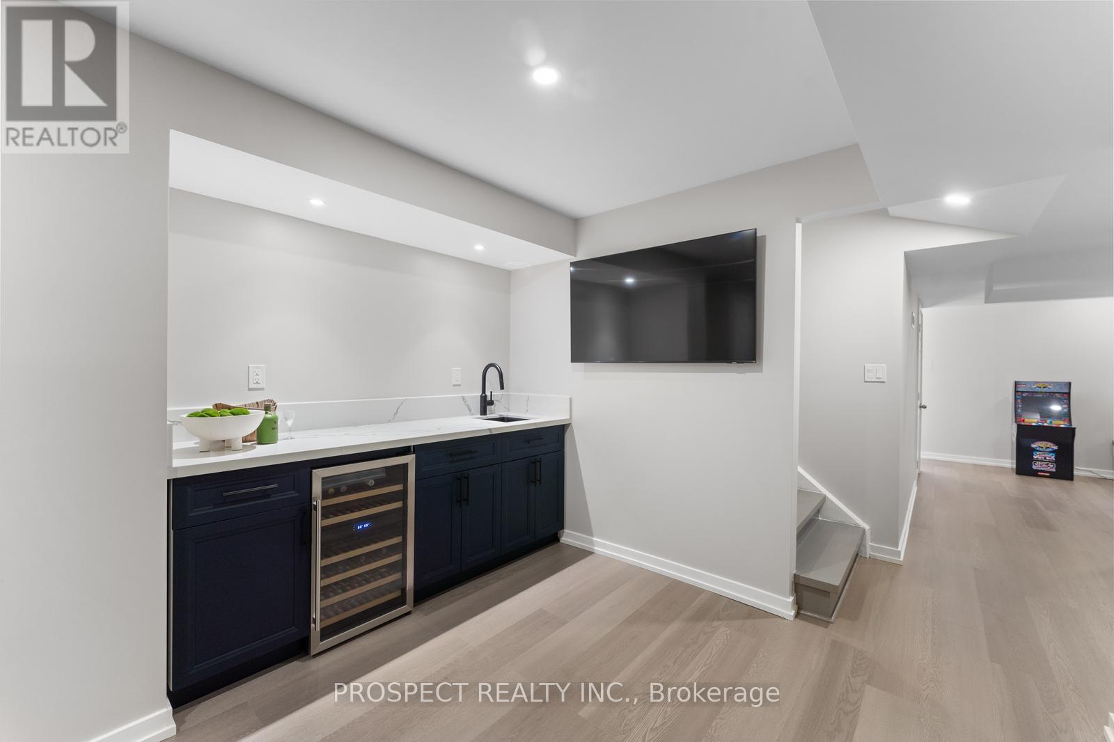 Photo 38 of 42 Ryerson Drive, Vaughan ON