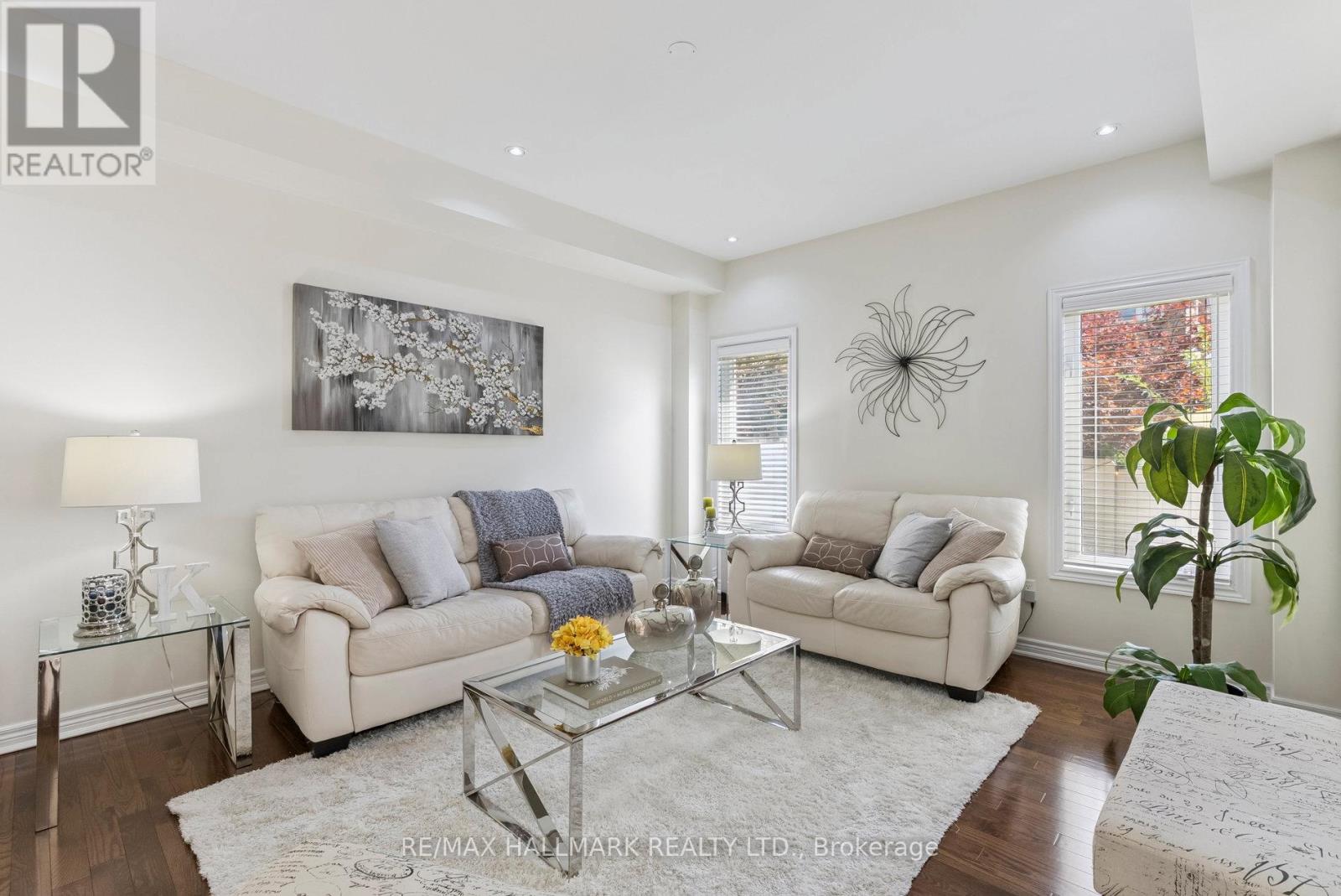 Photo 11 of 73 Lauderdale Drive, Vaughan ON
