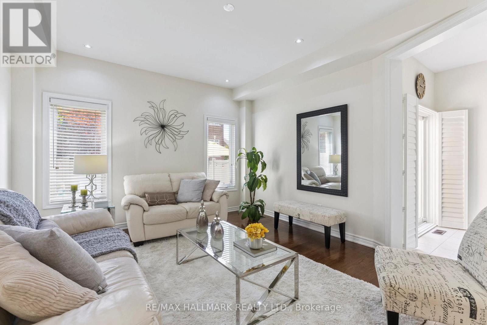 Photo 12 of 73 Lauderdale Drive, Vaughan ON