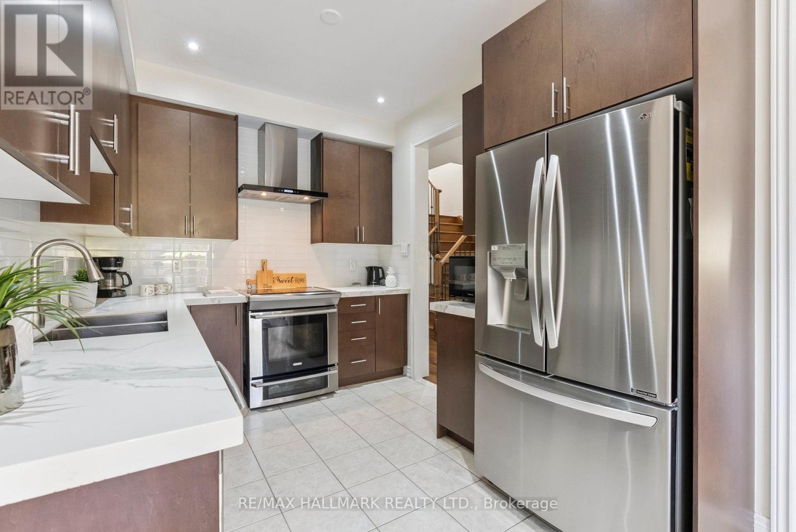 Photo 17 of 73 Lauderdale Drive, Vaughan ON