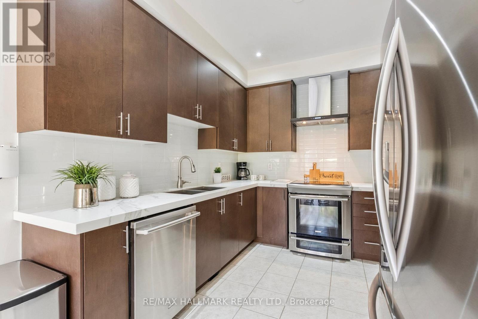 Photo 18 of 73 Lauderdale Drive, Vaughan ON