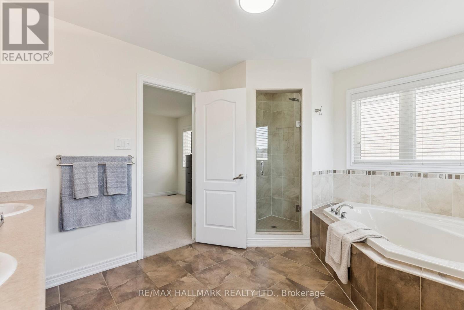 Photo 27 of 73 Lauderdale Drive, Vaughan ON