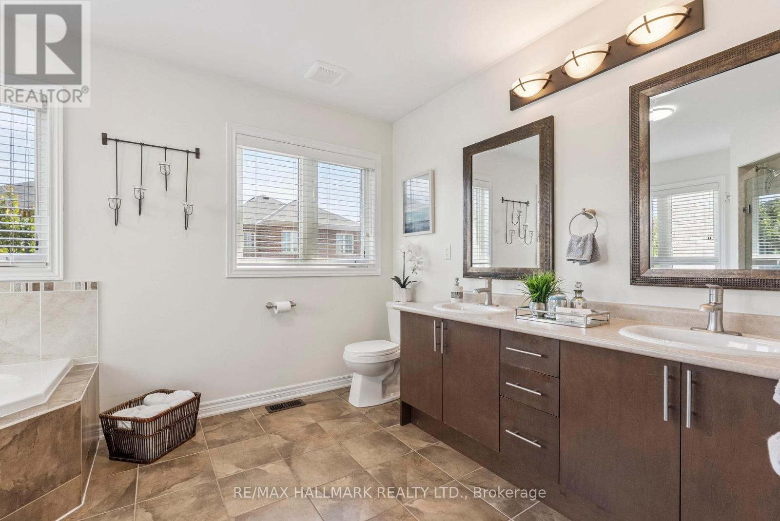 Photo 28 of 73 Lauderdale Drive, Vaughan ON
