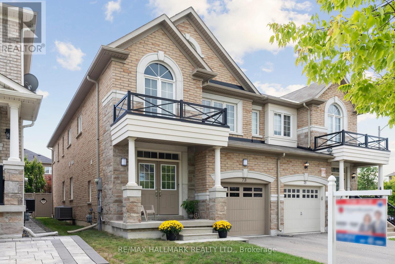 Photo 3 of 73 Lauderdale Drive, Vaughan ON