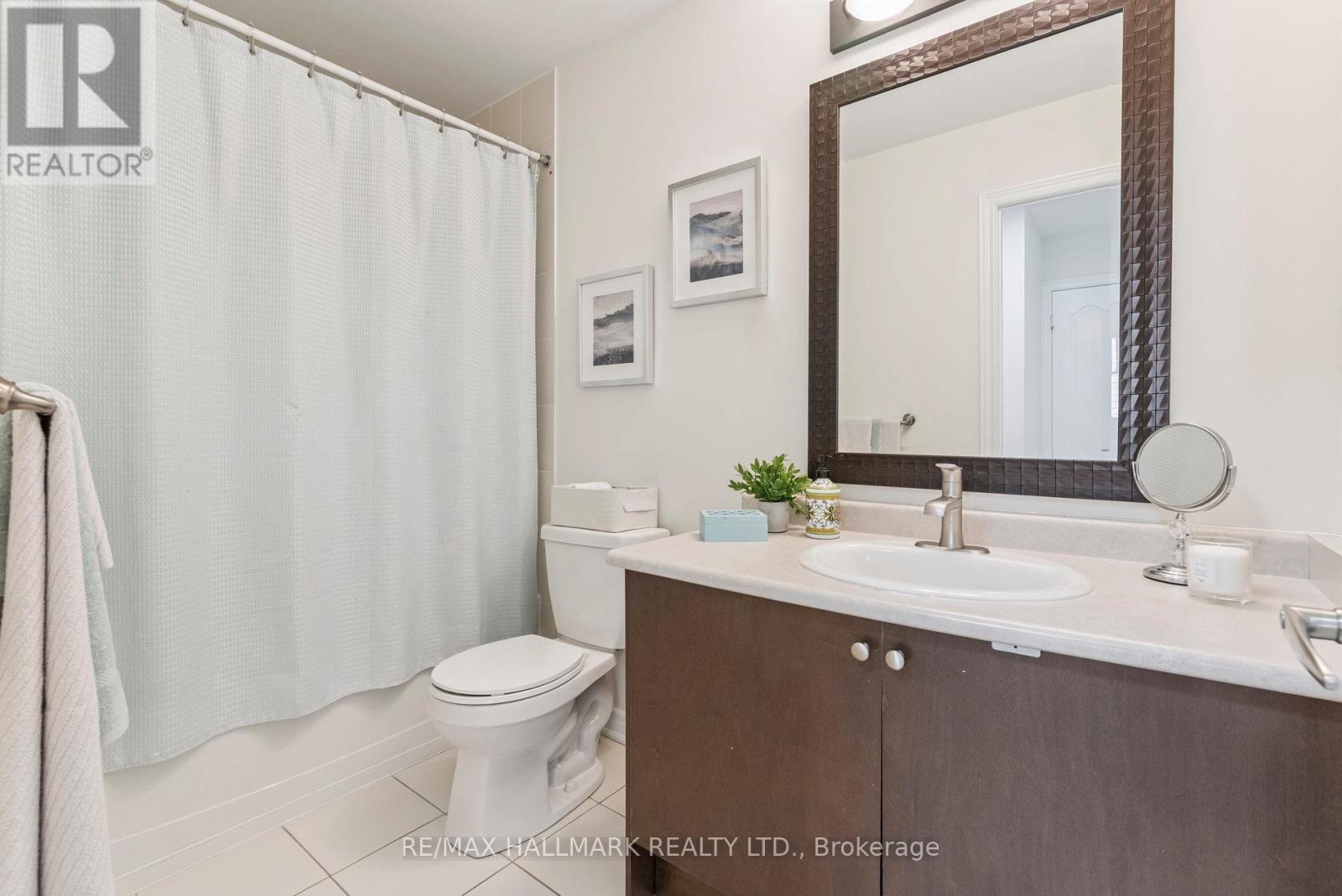 Photo 32 of 73 Lauderdale Drive, Vaughan ON