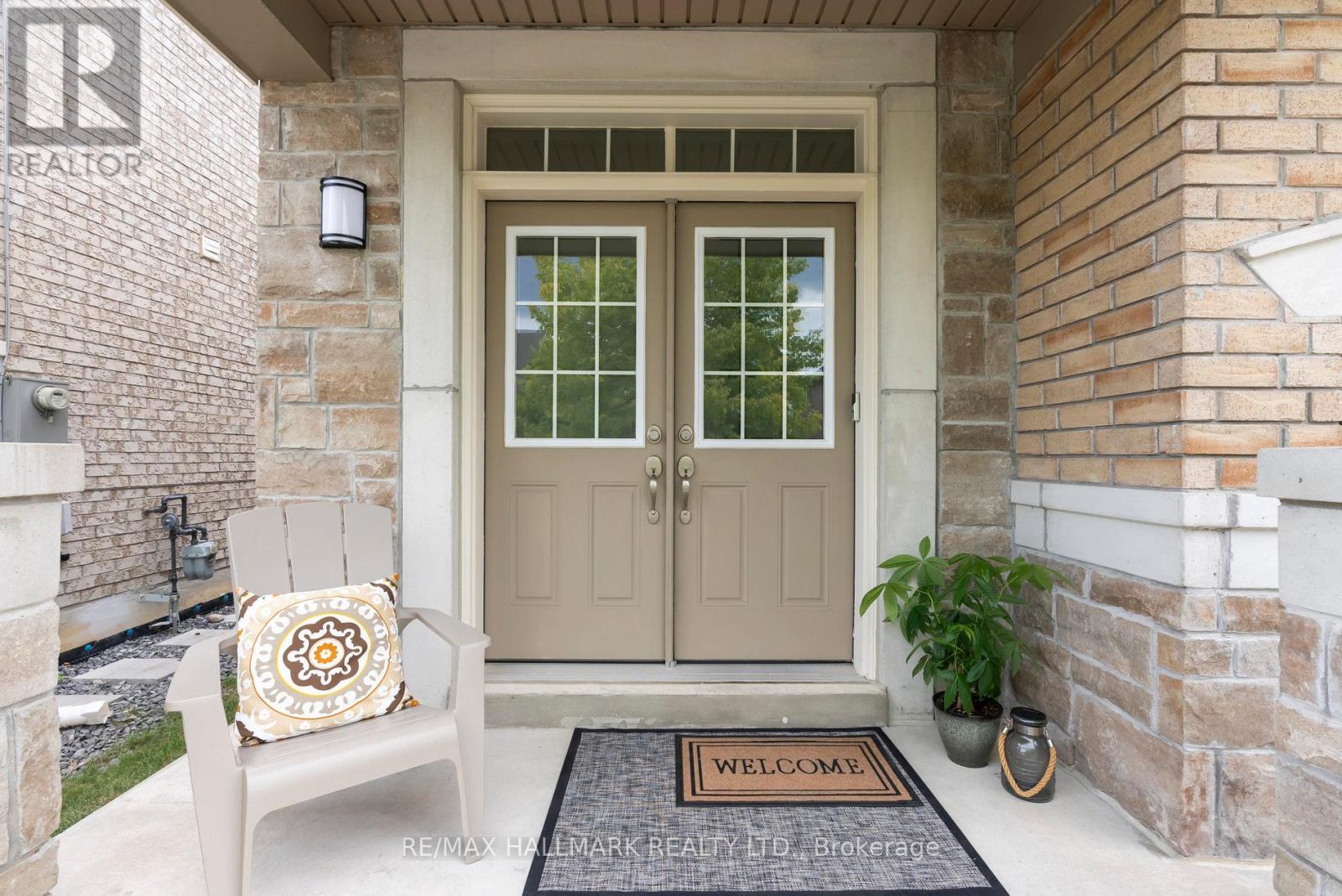 Photo 4 of 73 Lauderdale Drive, Vaughan ON