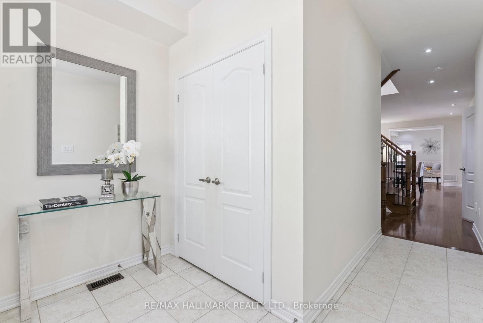 Photo 6 of 73 Lauderdale Drive, Vaughan ON