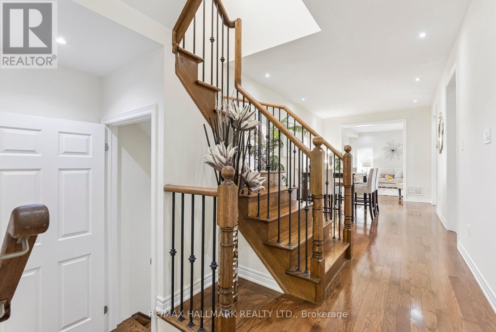 Photo 7 of 73 Lauderdale Drive, Vaughan ON
