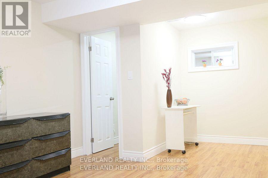 Photo 5 of Basement 38 Kimberly Court, Richmond Hill ON