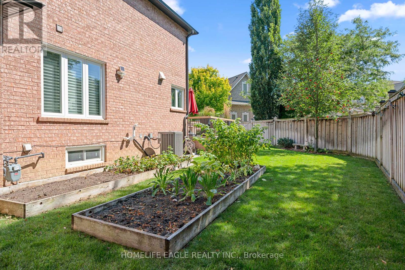 Photo 49 of 31 Modesto Gardens, Vaughan ON