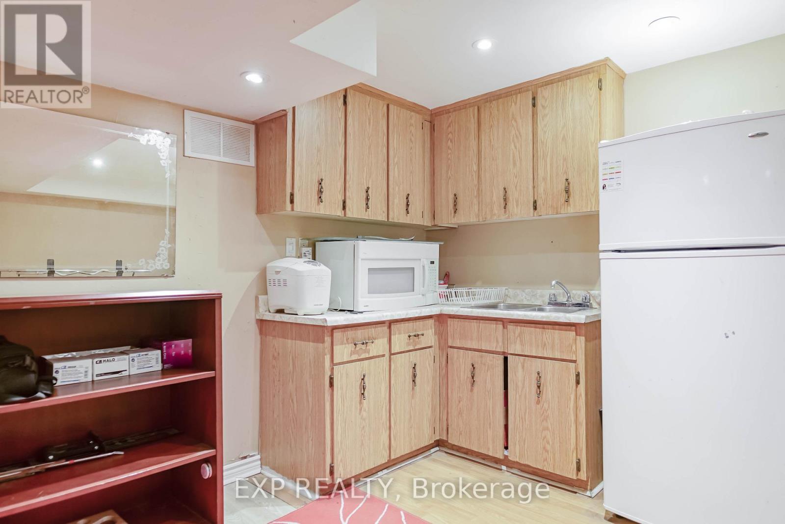 Photo 27 of 76 Salisbury Circle, Brampton ON