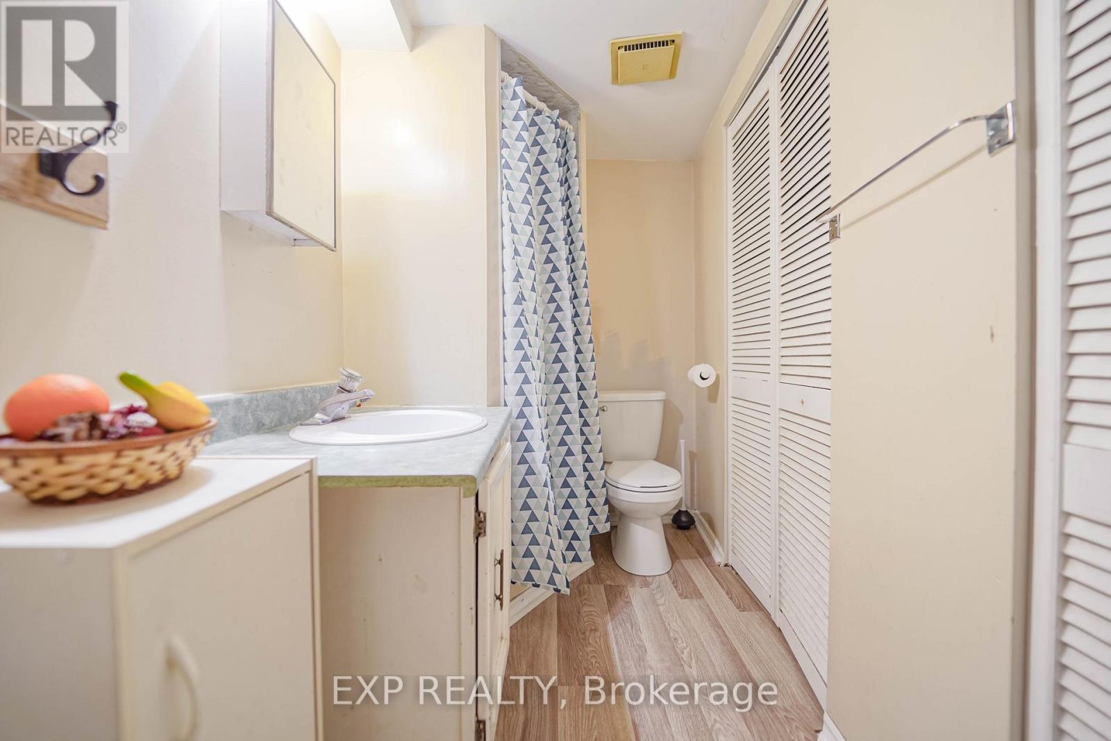 Photo 31 of 76 Salisbury Circle, Brampton ON
