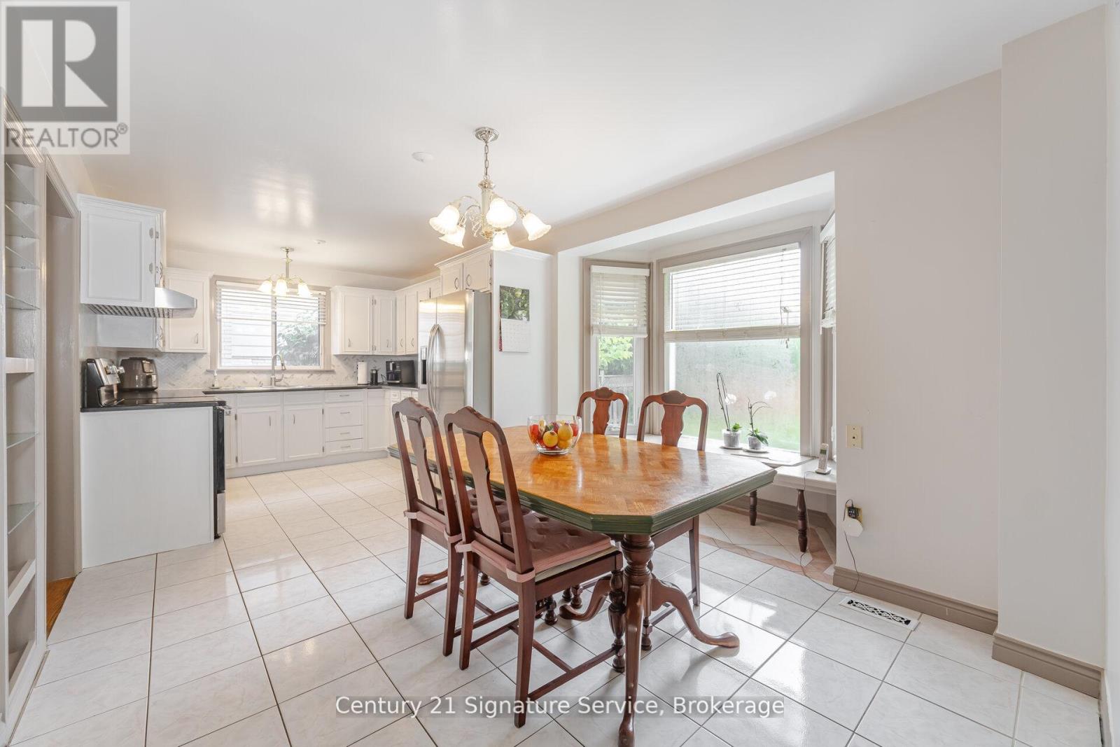 Photo 22 of 512 Selsey Drive, Mississauga ON