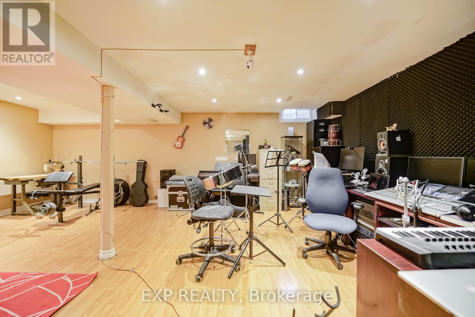 Photo 26 of 76 Salisbury Circle, Brampton ON