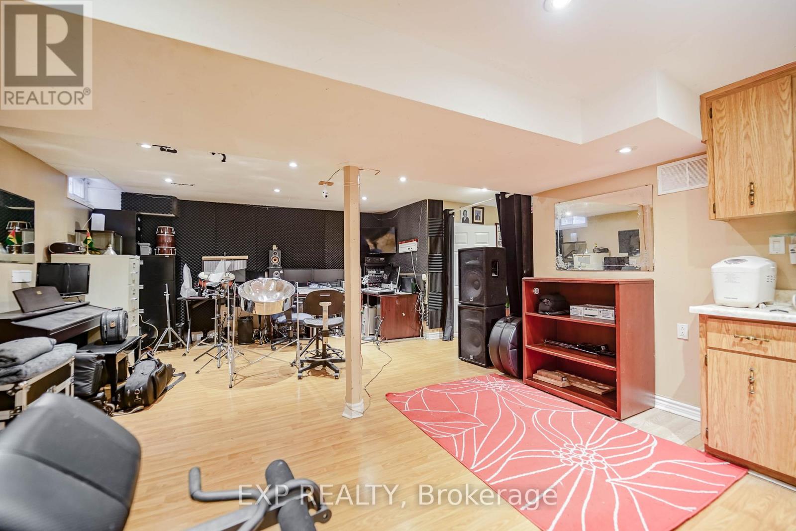 Photo 28 of 76 Salisbury Circle, Brampton ON