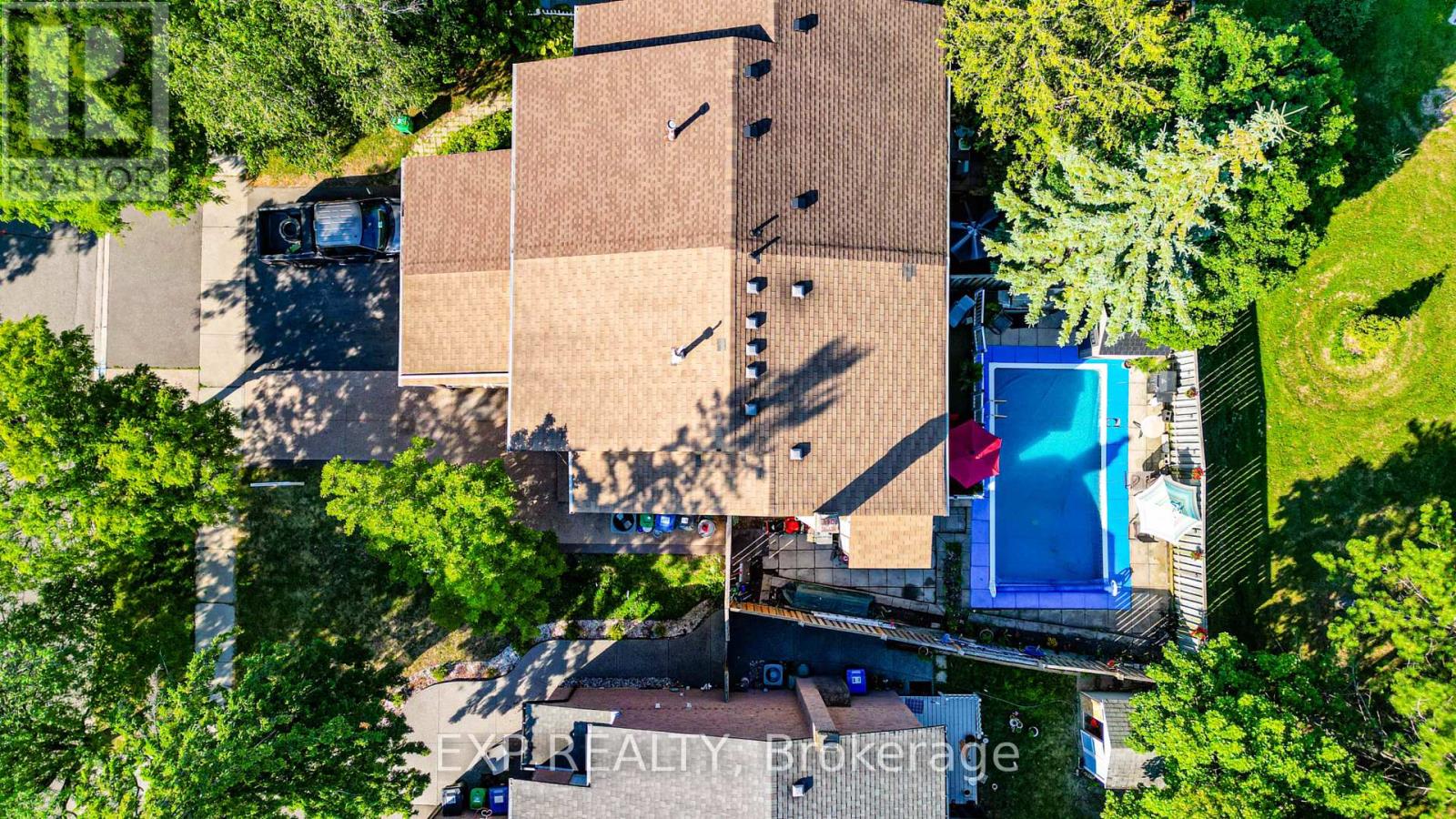 Photo 32 of 76 Salisbury Circle, Brampton ON