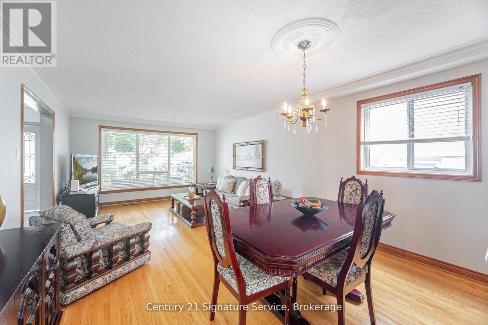 Photo 15 of 512 Selsey Drive, Mississauga ON