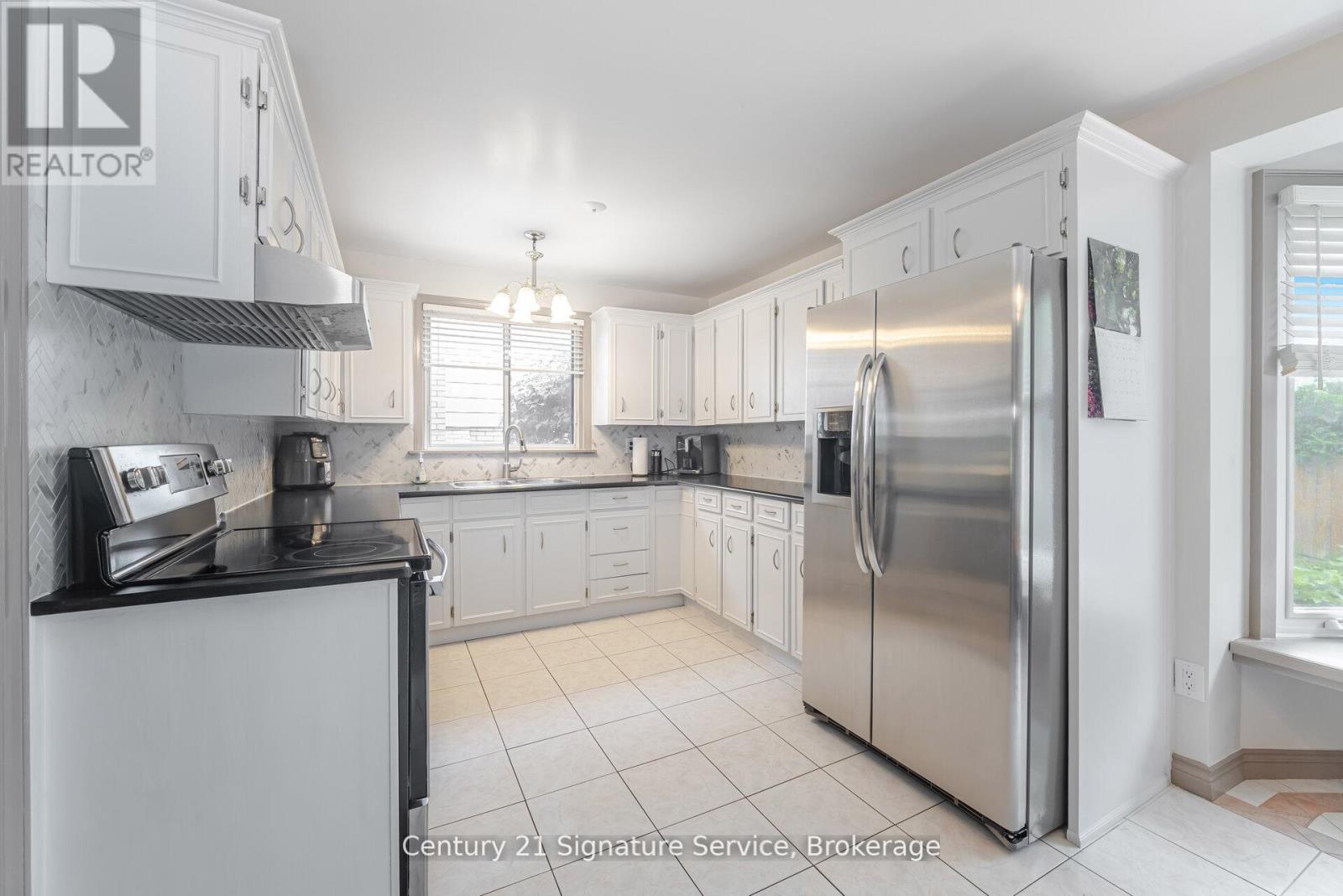 Photo 16 of 512 Selsey Drive, Mississauga ON