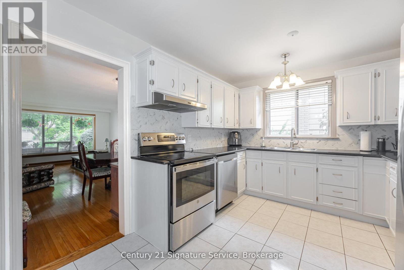 Photo 18 of 512 Selsey Drive, Mississauga ON