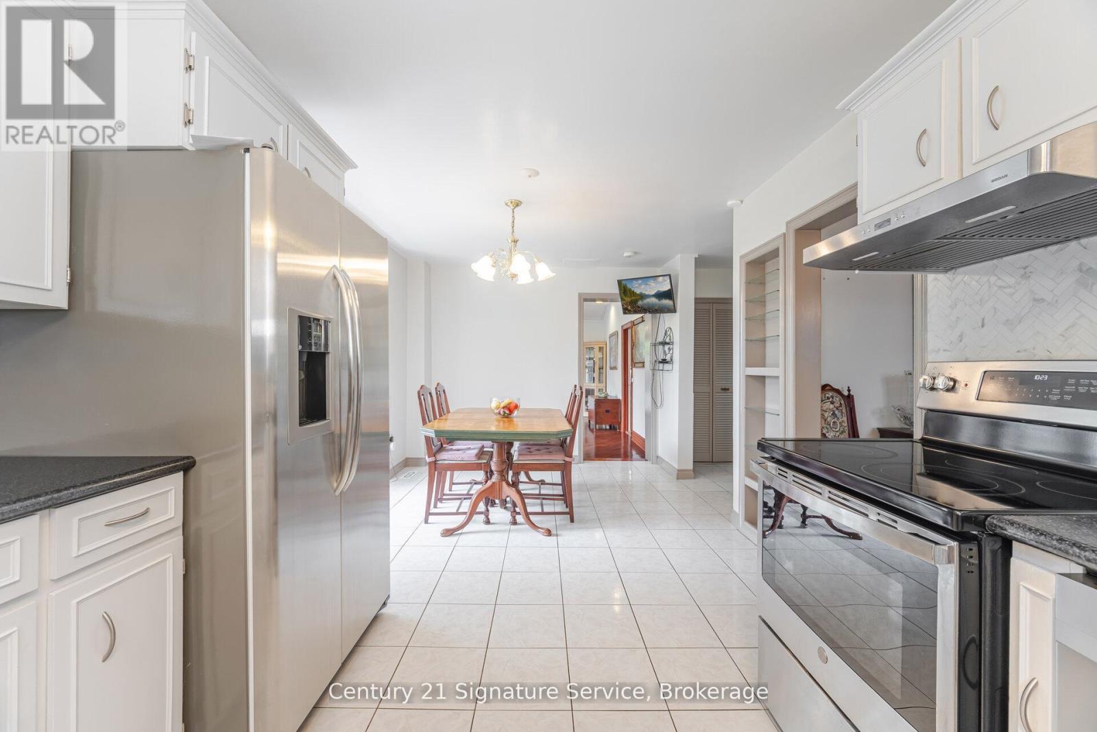 Photo 19 of 512 Selsey Drive, Mississauga ON