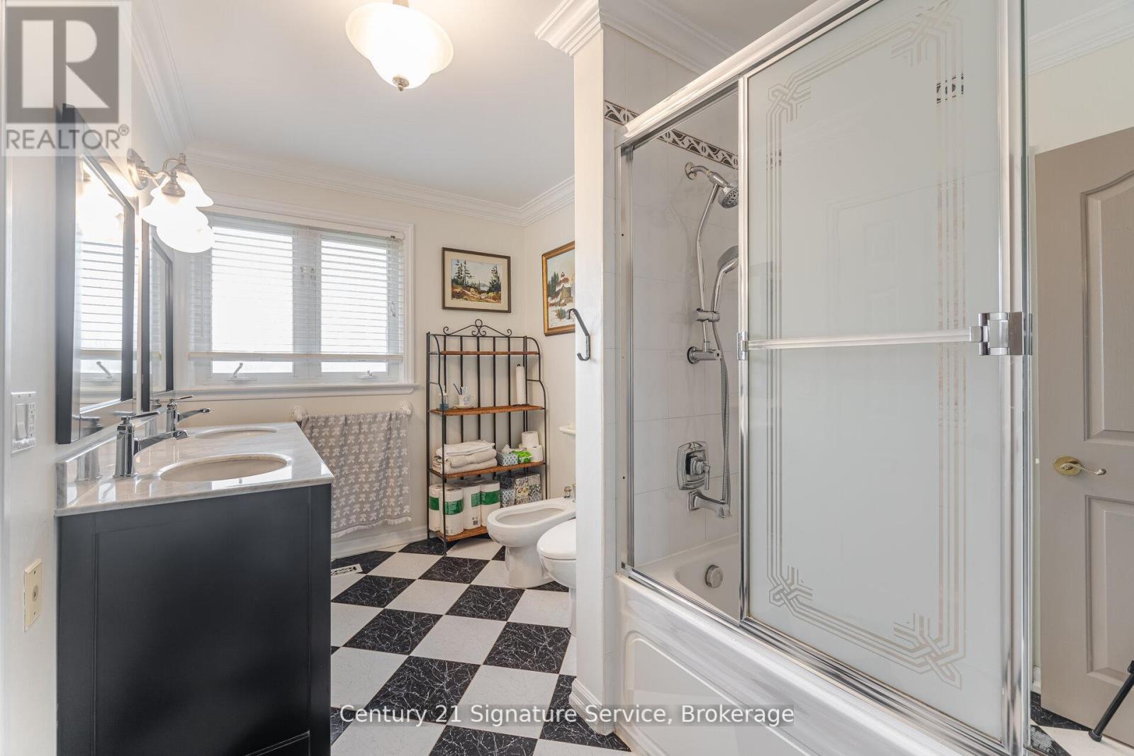 Photo 43 of 512 Selsey Drive, Mississauga ON