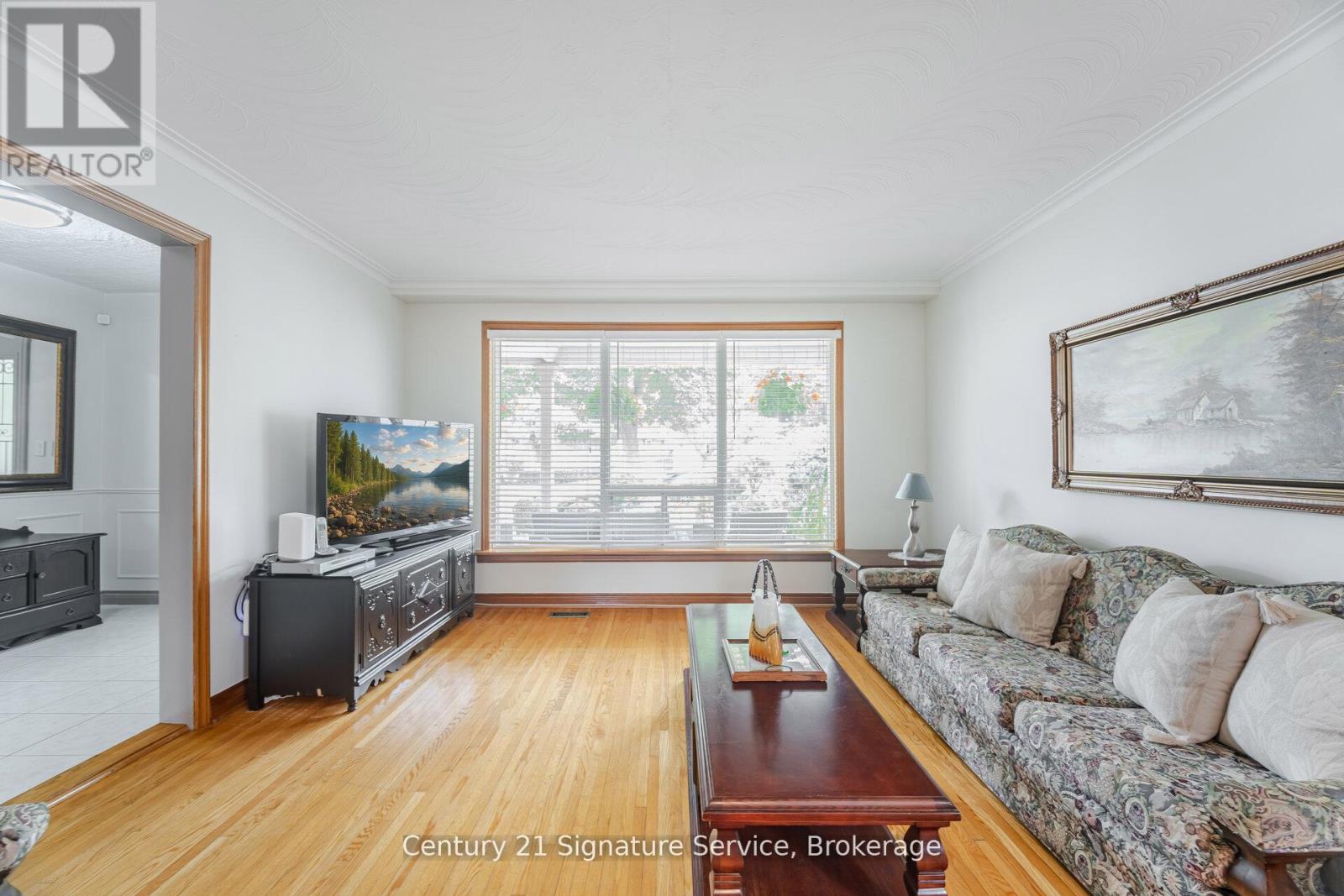 Photo 10 of 512 Selsey Drive, Mississauga ON