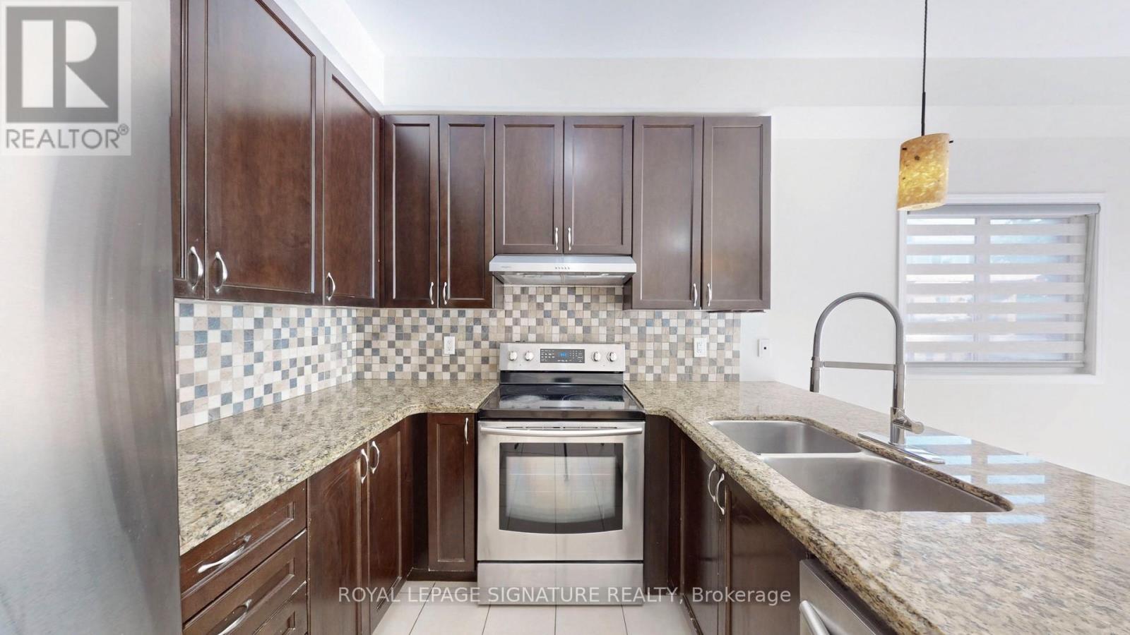 Photo 11 of 138 Sun King Crescent, Barrie ON