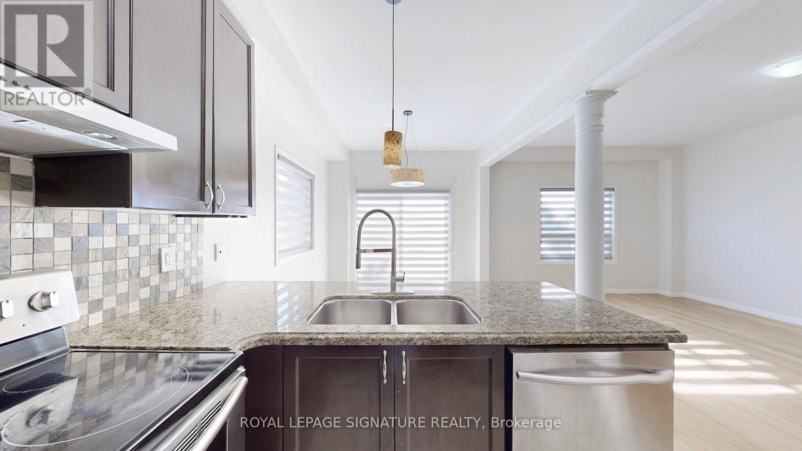 Photo 12 of 138 Sun King Crescent, Barrie ON