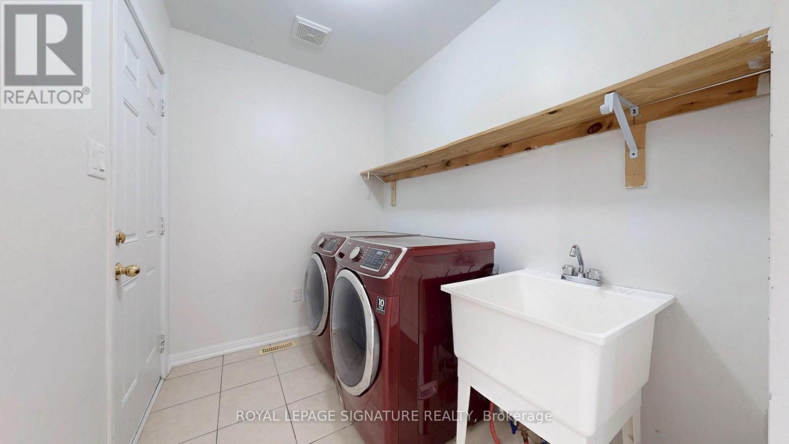 Photo 19 of 138 Sun King Crescent, Barrie ON