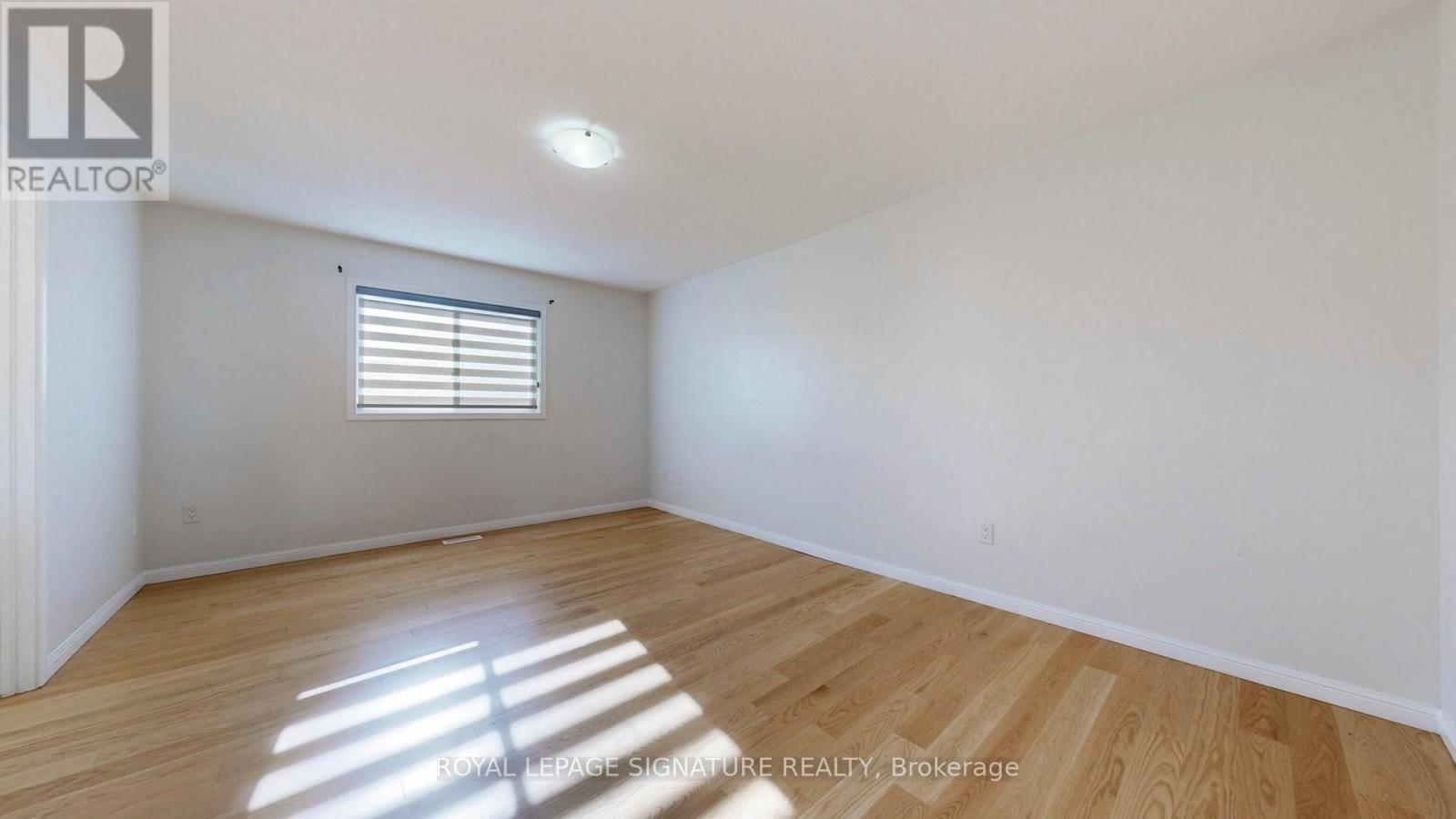 Photo 21 of 138 Sun King Crescent, Barrie ON