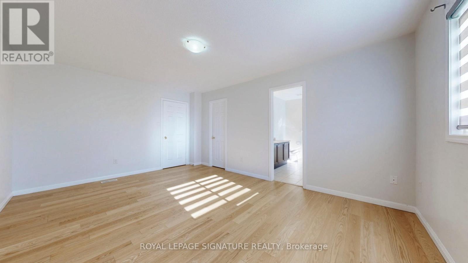 Photo 23 of 138 Sun King Crescent, Barrie ON