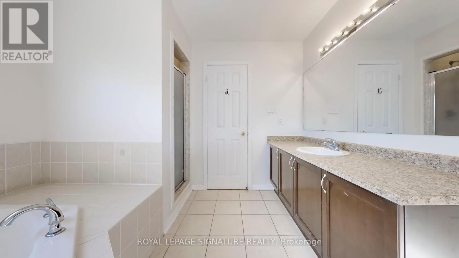Photo 27 of 138 Sun King Crescent, Barrie ON