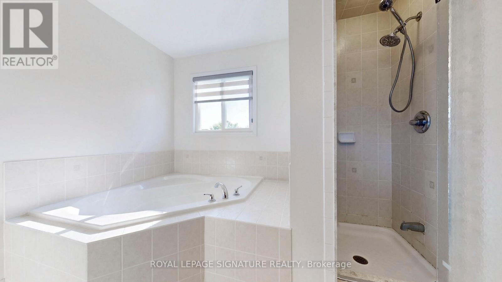 Photo 28 of 138 Sun King Crescent, Barrie ON