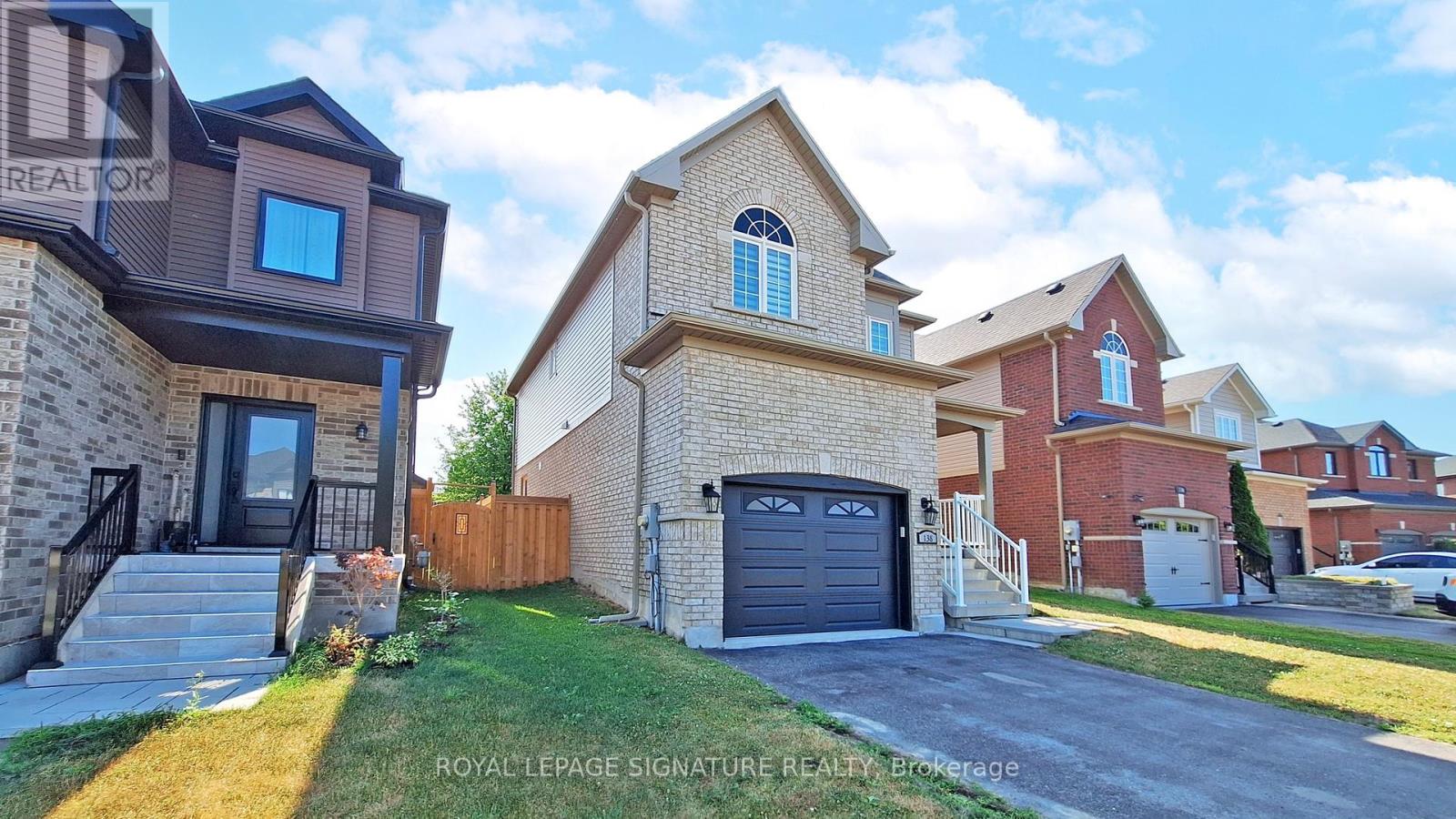Photo 3 of 138 Sun King Crescent, Barrie ON